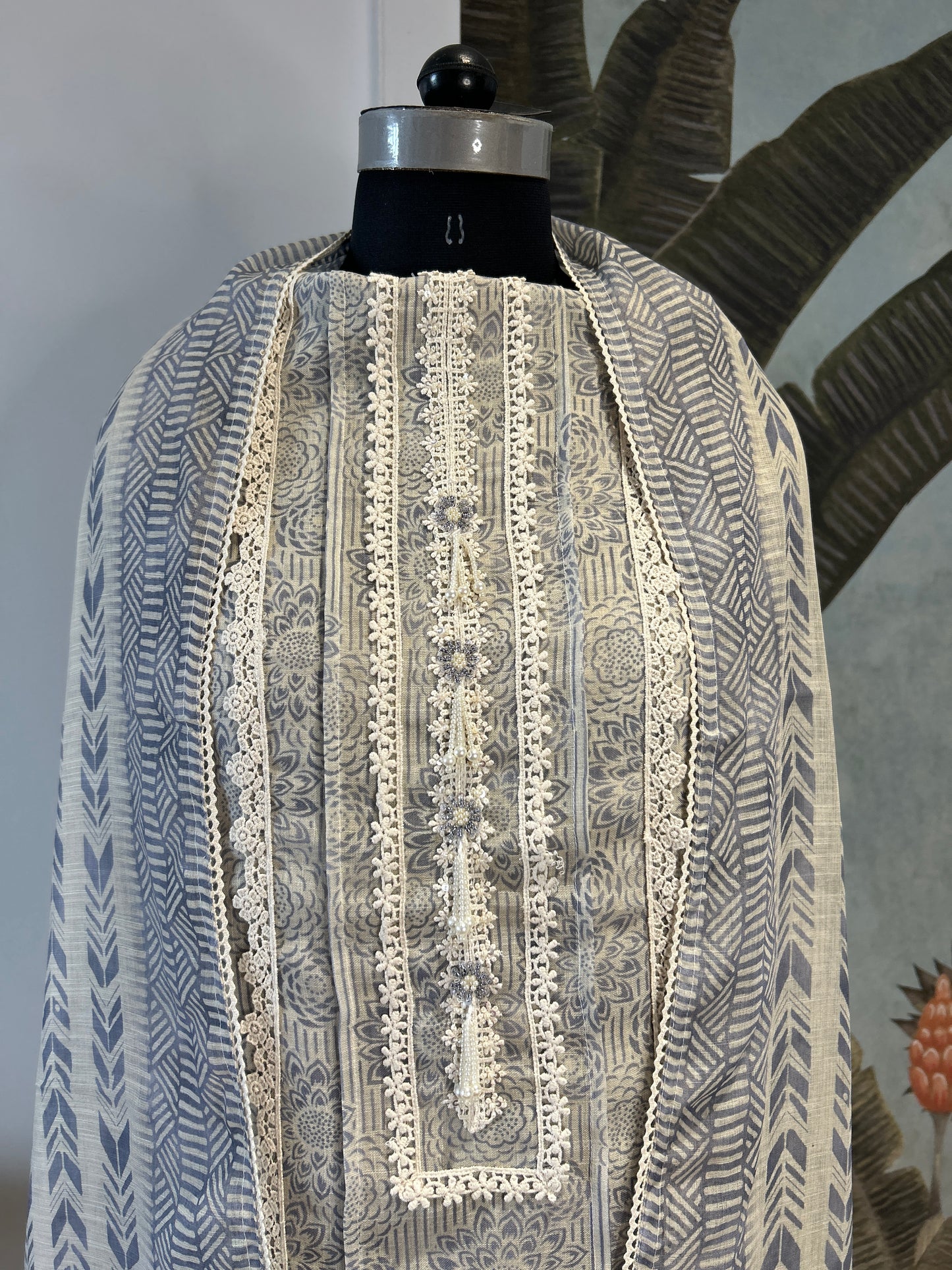 GRACEFUL GREY