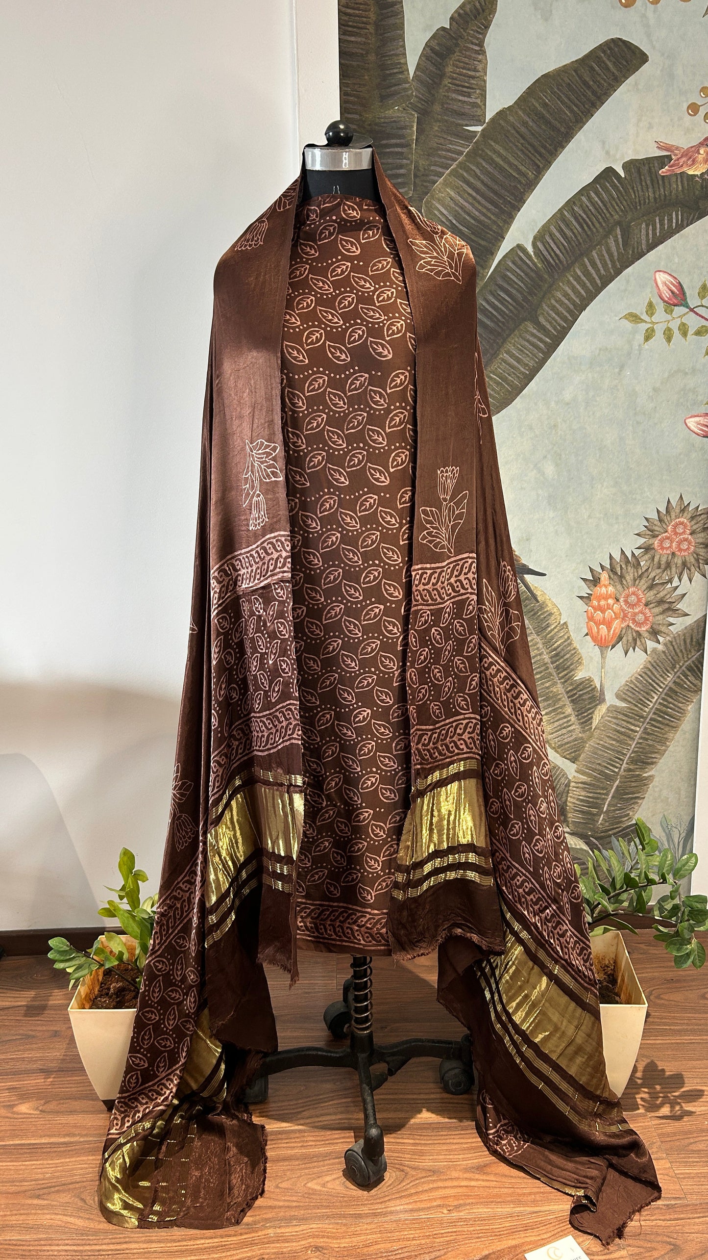 CHOCOLATE BROWN